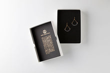 画像をギャラリービューアに読み込む, HARIOランプワークファクトリー|ピアス アール