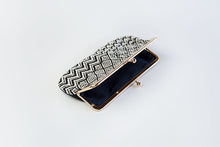 画像をギャラリービューアに読み込む, trois temps|Thomas 横長がま口