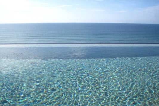 太平洋に溶け込むインフィニティー温泉で至福のひとときを送る「鴨川館」